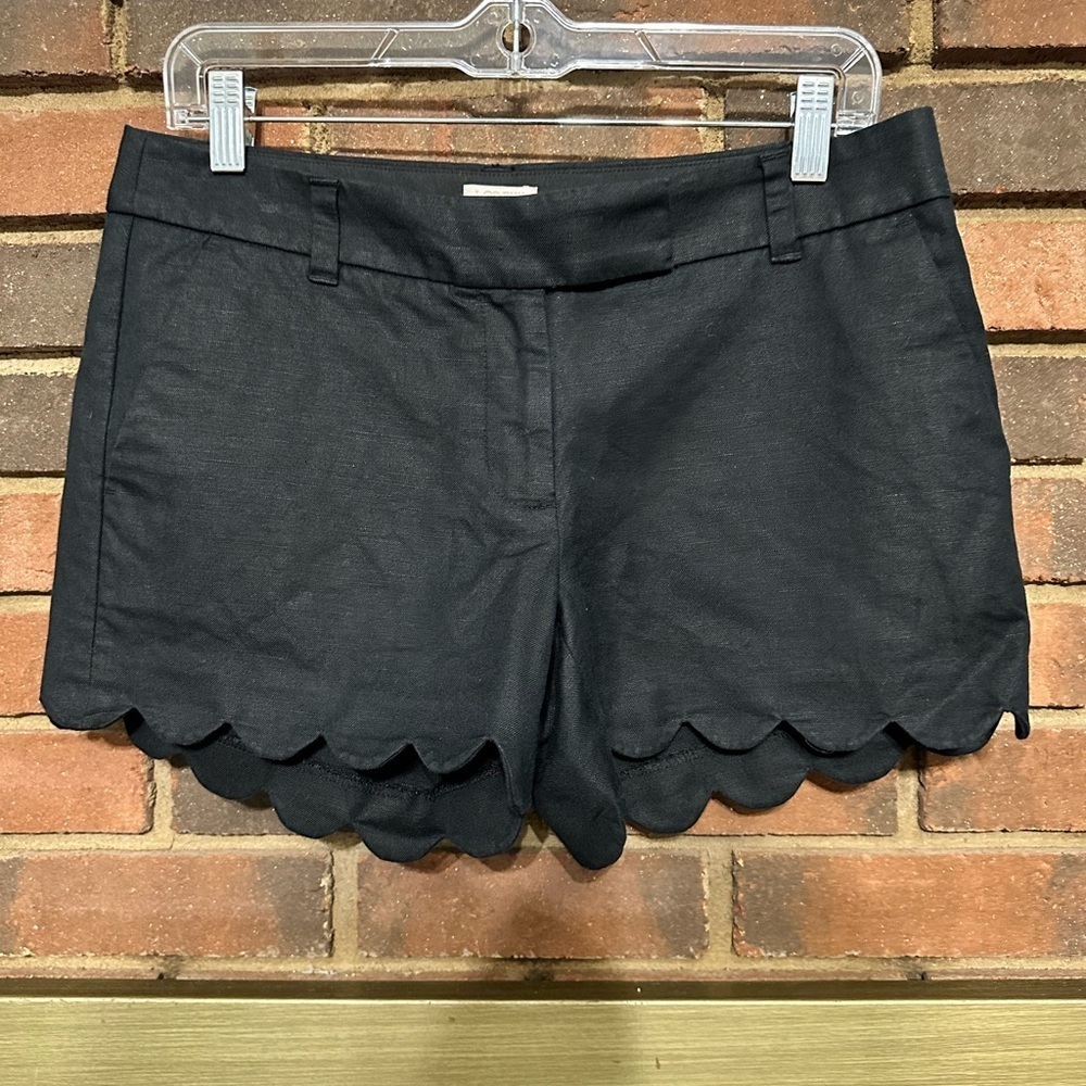 🛍️ j crew black scalloped shorts with size 4 excellent condition.